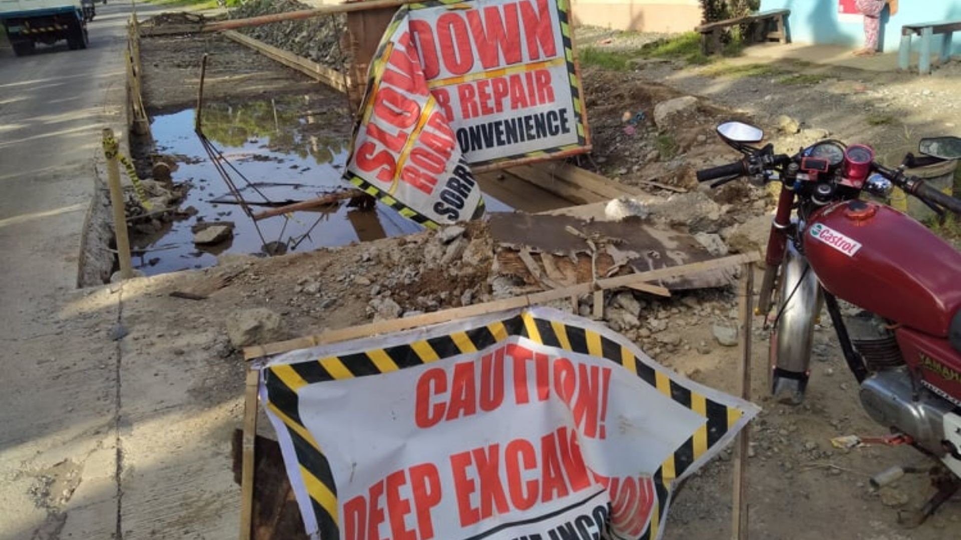 NAGMOMOTORSIKLONG PULIS, NAAKSIDENTE SA GINAGAWANG KALSADA, PATAY