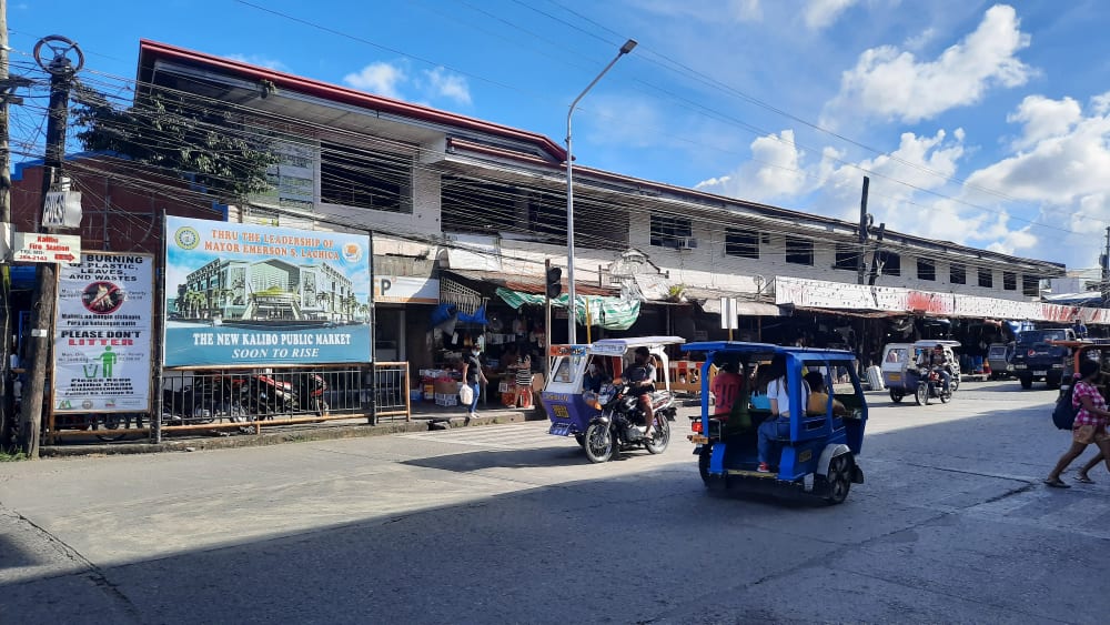 KAWALAN NG PARKING AREA SA KALIBO PUBLIC MARKET, MALAKING DAGOK PARA SA MGA NEGOSYANTE