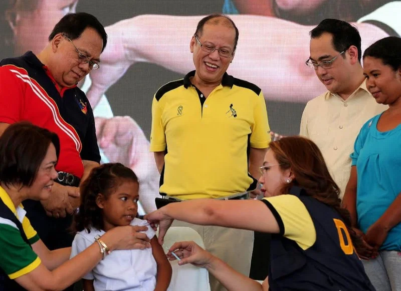 Dengue-vaccine-launch-800-credit-Malacañang-Photo-Bureau